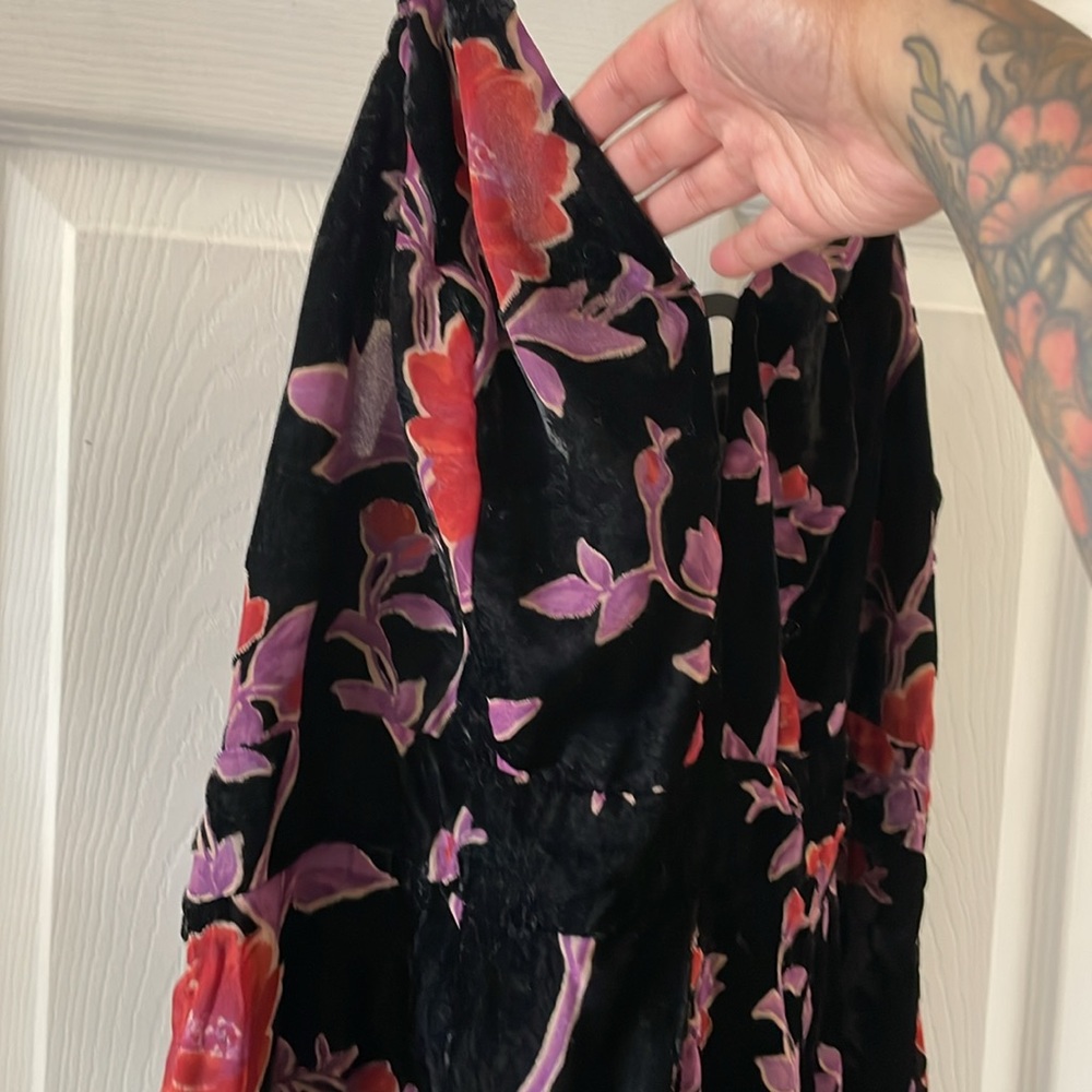 Beautiful velvet floral romper - Picture 2 of 6